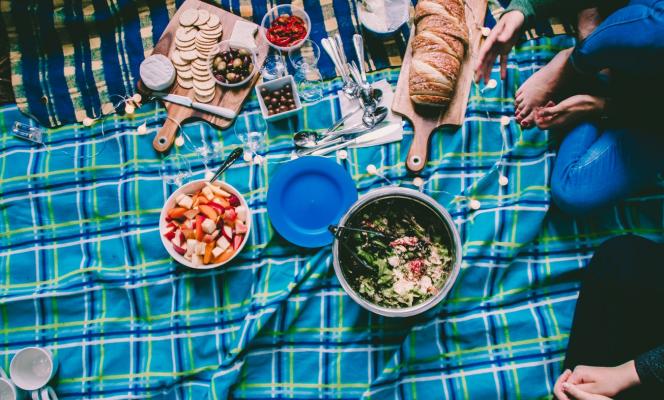 A picnic in Paris
